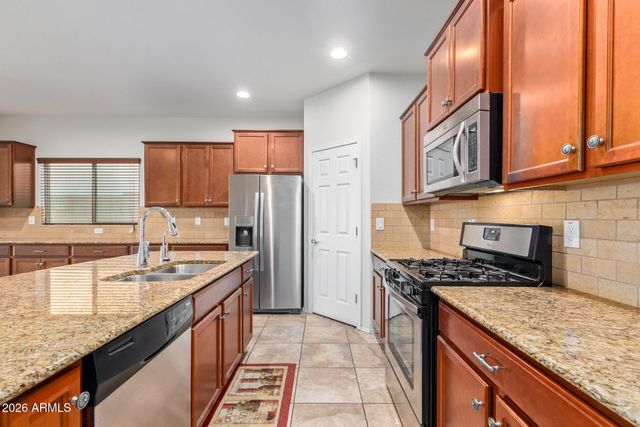 1019 W Spur Drive, Phoenix, AZ 85085