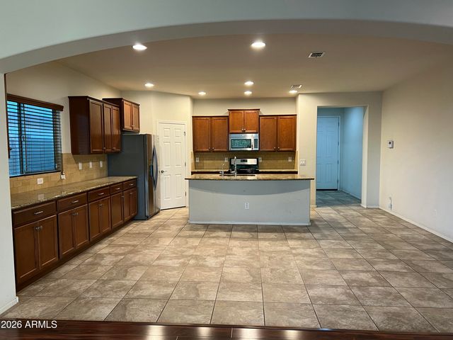 1019 W Spur Drive, Phoenix, AZ 85085