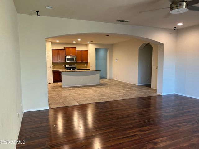1019 W Spur Drive, Phoenix, AZ 85085