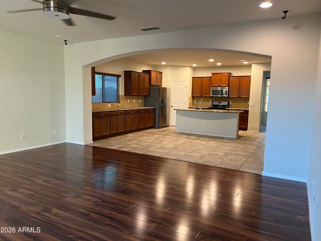 1019 W Spur Drive, Phoenix, AZ 85085