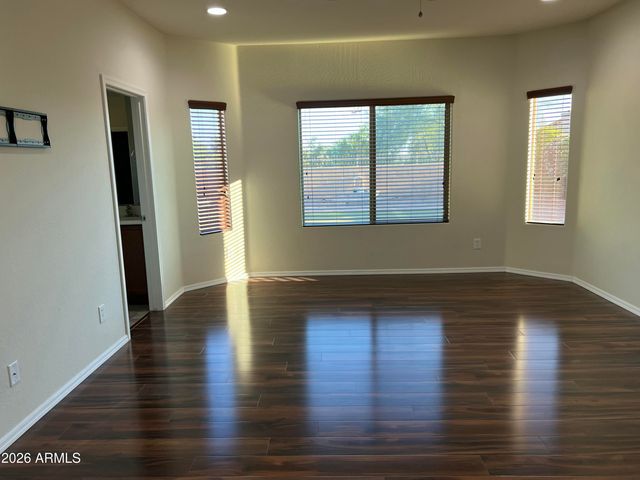 1019 W Spur Drive, Phoenix, AZ 85085