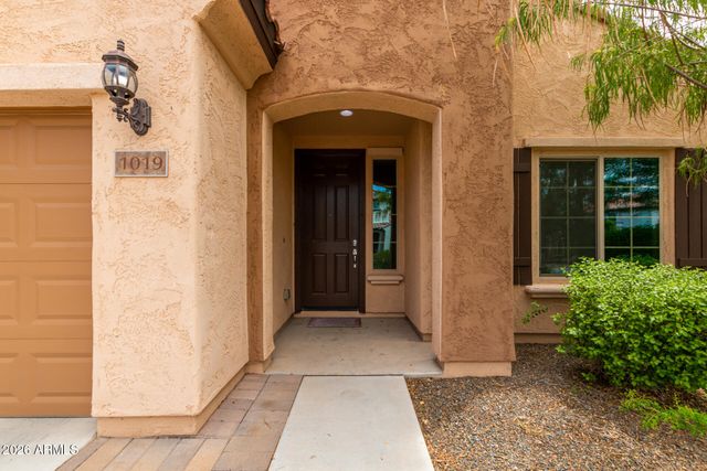 1019 W Spur Drive, Phoenix, AZ 85085