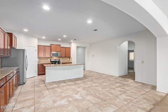 1019 W Spur Drive, Phoenix, AZ 85085