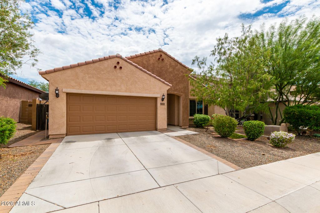 1019 W Spur Drive, Phoenix, AZ 85085