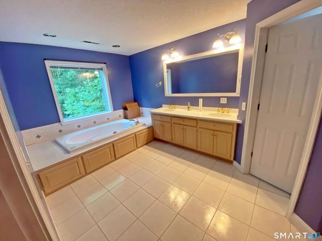 279 South Georges Hill Road, Southbury, CT 06488