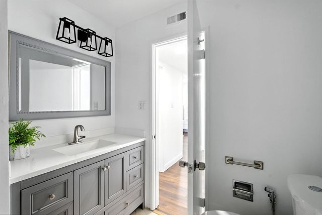 3015 Los Prados Street 114, San Mateo, CA 94403