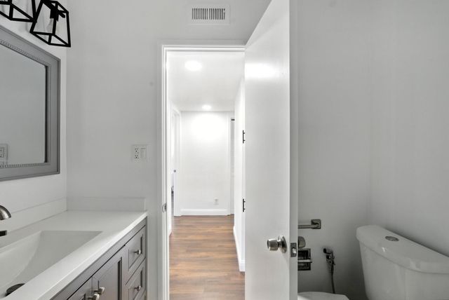 3015 Los Prados Street 114, San Mateo, CA 94403