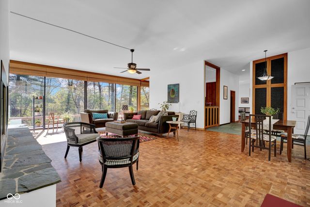 9806 Raintree Drive N, Columbus, IN 47201