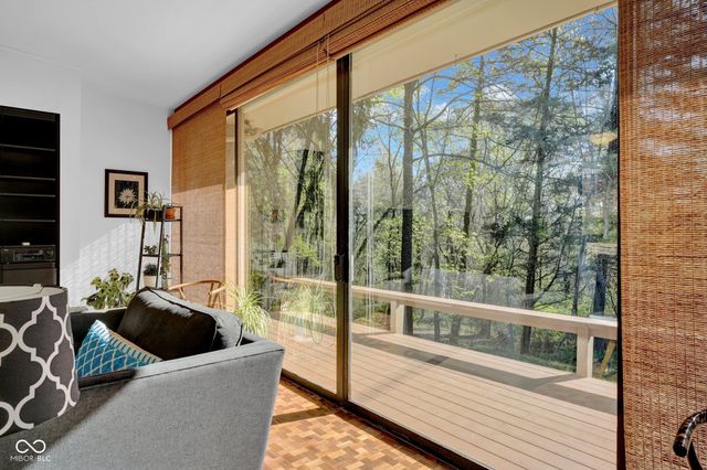 9806 Raintree Drive N, Columbus, IN 47201