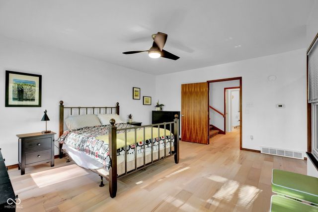 9806 Raintree Drive N, Columbus, IN 47201