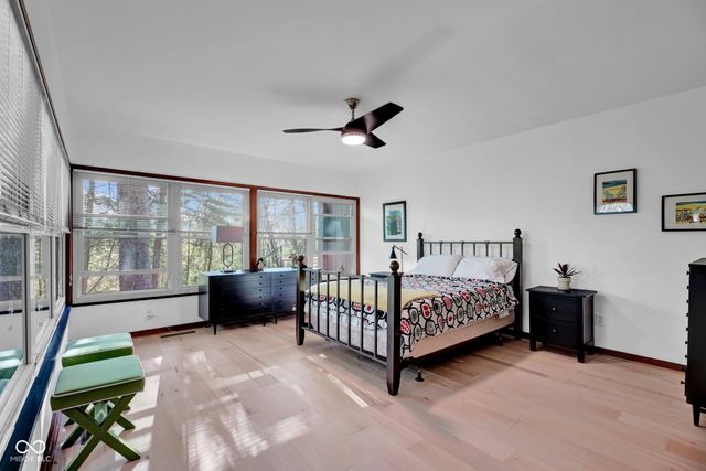 9806 Raintree Drive N, Columbus, IN 47201