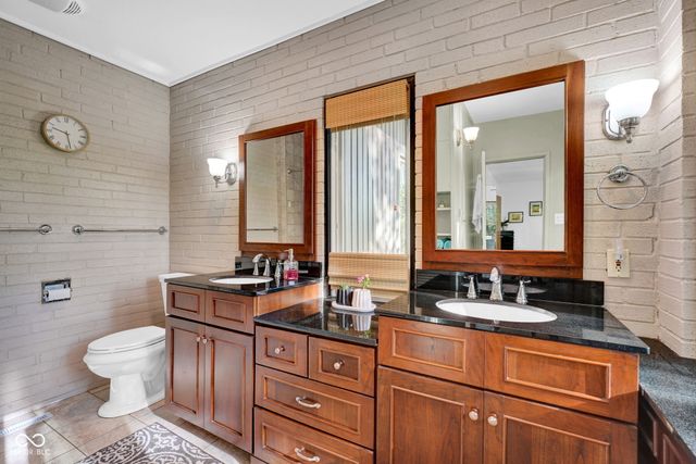 9806 Raintree Drive N, Columbus, IN 47201