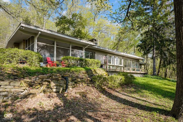 9806 Raintree Drive N, Columbus, IN 47201