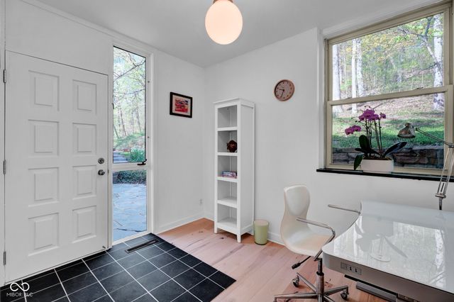 9806 Raintree Drive N, Columbus, IN 47201