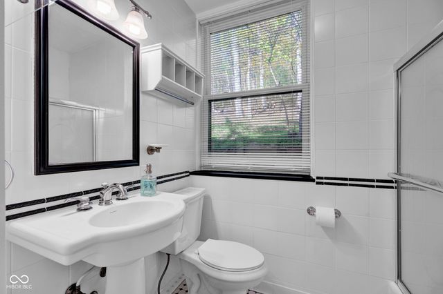 9806 Raintree Drive N, Columbus, IN 47201