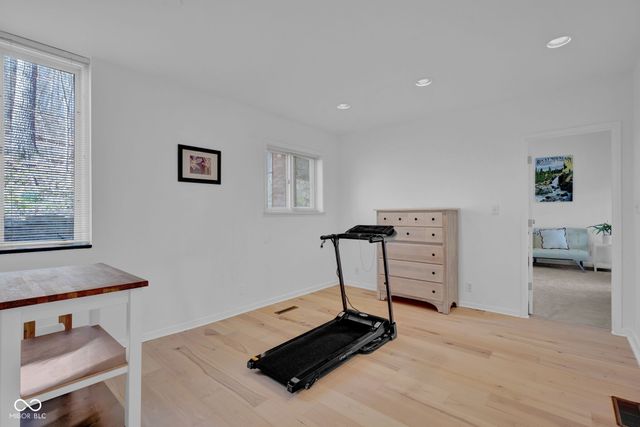 9806 Raintree Drive N, Columbus, IN 47201