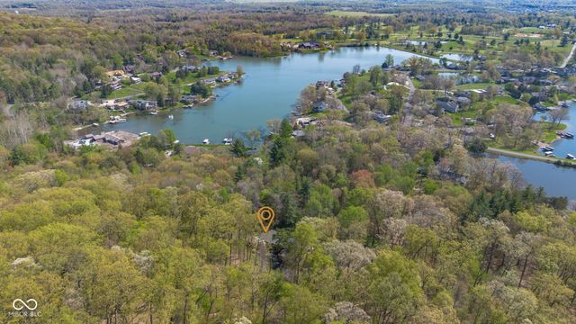 9806 Raintree Drive N, Columbus, IN 47201