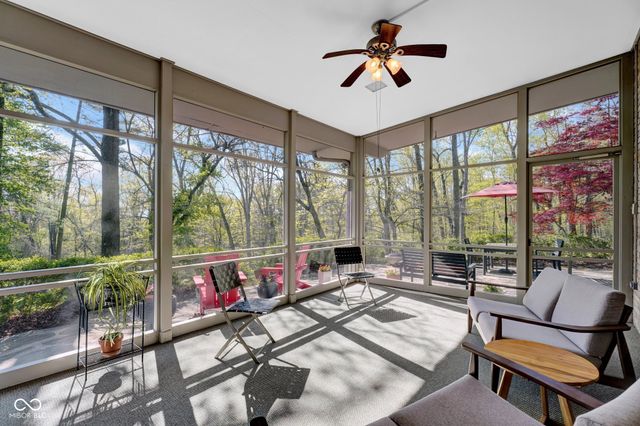 9806 Raintree Drive N, Columbus, IN 47201