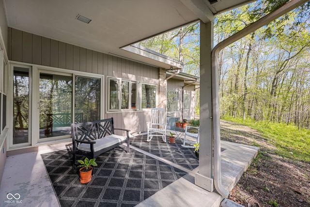 9806 Raintree Drive N, Columbus, IN 47201