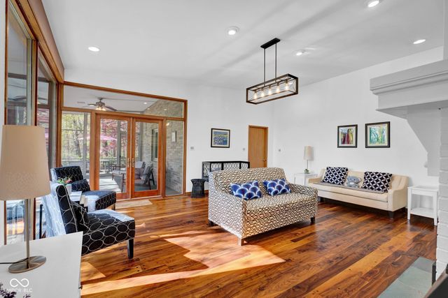 9806 Raintree Drive N, Columbus, IN 47201