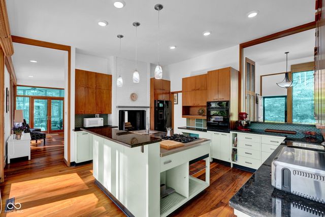 9806 Raintree Drive N, Columbus, IN 47201