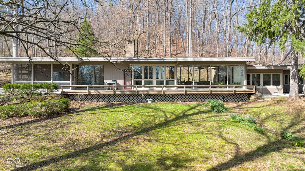 9806 Raintree Drive N, Columbus, IN 47201