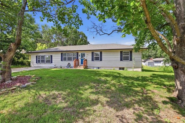304 E South Street, Harrisonville, MO 64701