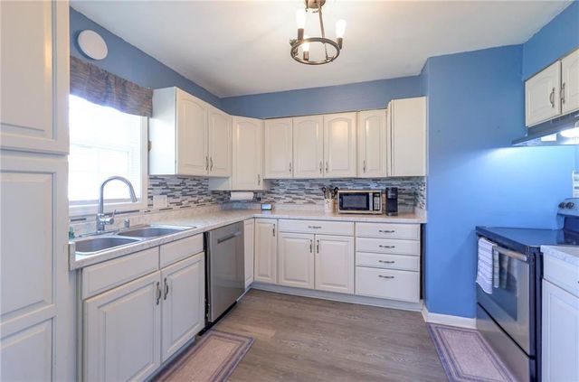304 E South Street, Harrisonville, MO 64701