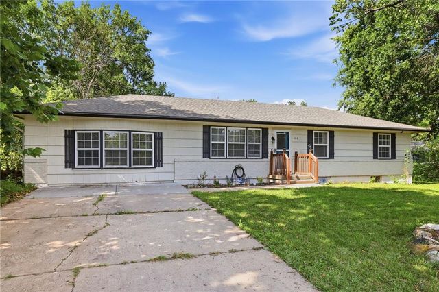 304 E South Street, Harrisonville, MO 64701