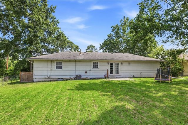 304 E South Street, Harrisonville, MO 64701