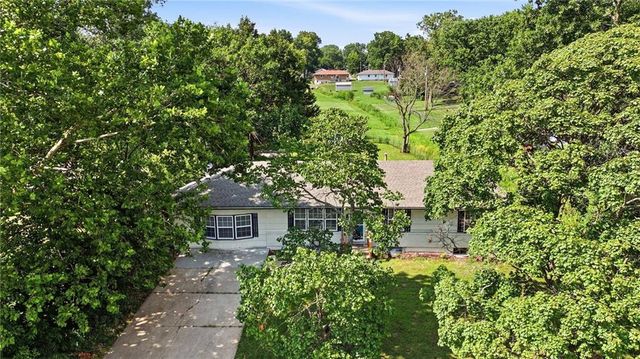 304 E South Street, Harrisonville, MO 64701
