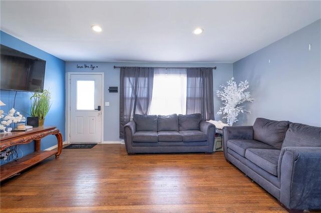 304 E South Street, Harrisonville, MO 64701