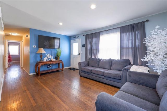 304 E South Street, Harrisonville, MO 64701