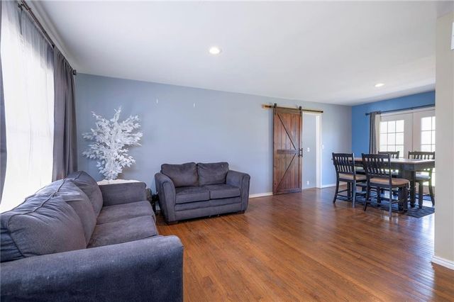 304 E South Street, Harrisonville, MO 64701