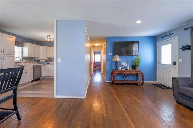 304 E South Street, Harrisonville, MO 64701