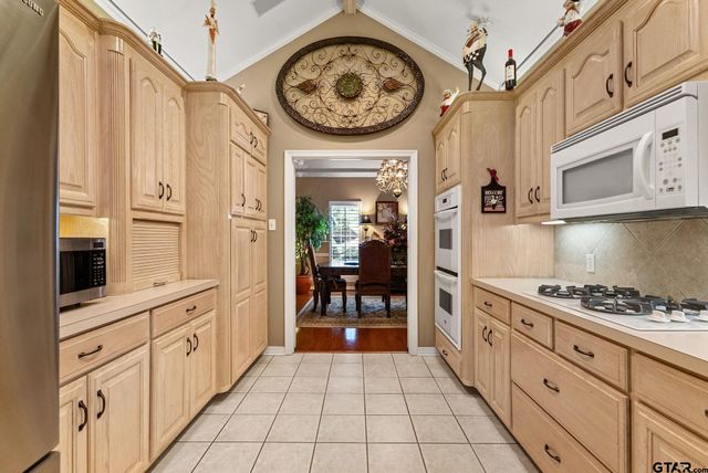 3621 Rock Creek Dr, Tyler, TX 75707
