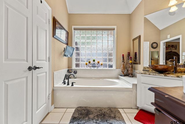 3621 Rock Creek Dr, Tyler, TX 75707
