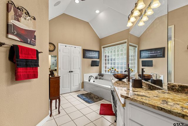 3621 Rock Creek Dr, Tyler, TX 75707