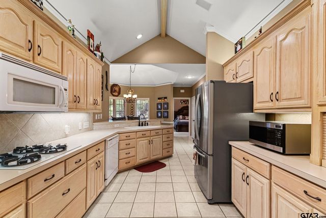3621 Rock Creek Dr, Tyler, TX 75707