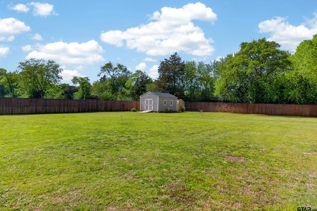 7836 Freestone Dr, Bullard, TX 75757