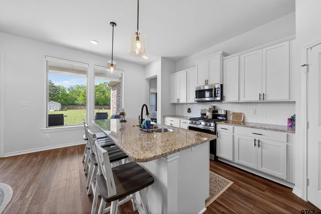 7836 Freestone Dr, Bullard, TX 75757