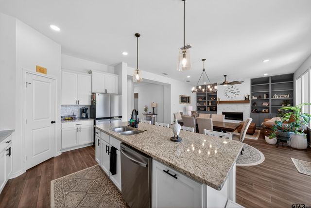 7836 Freestone Dr, Bullard, TX 75757