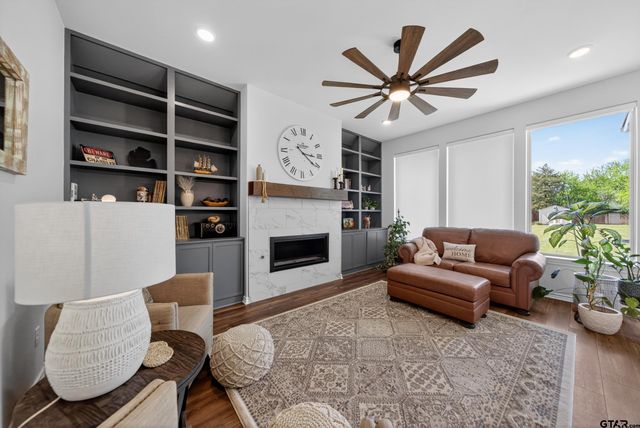 7836 Freestone Dr, Bullard, TX 75757