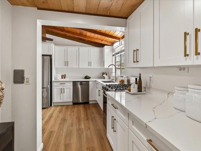10525 Barnhart Court, Cupertino, CA 95014