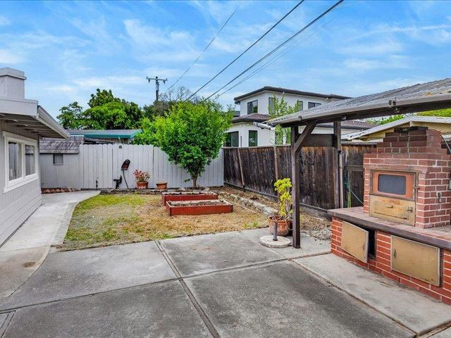 10525 Barnhart Court, Cupertino, CA 95014