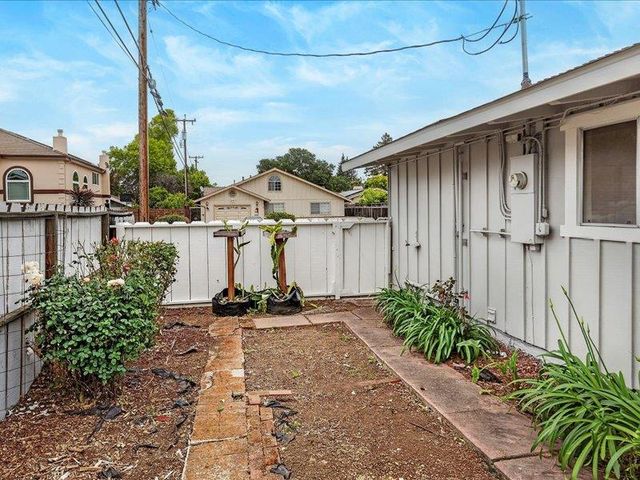 10525 Barnhart Court, Cupertino, CA 95014