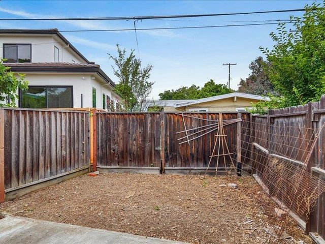 10525 Barnhart Court, Cupertino, CA 95014