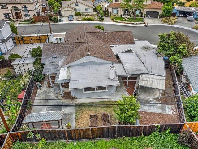 10525 Barnhart Court, Cupertino, CA 95014