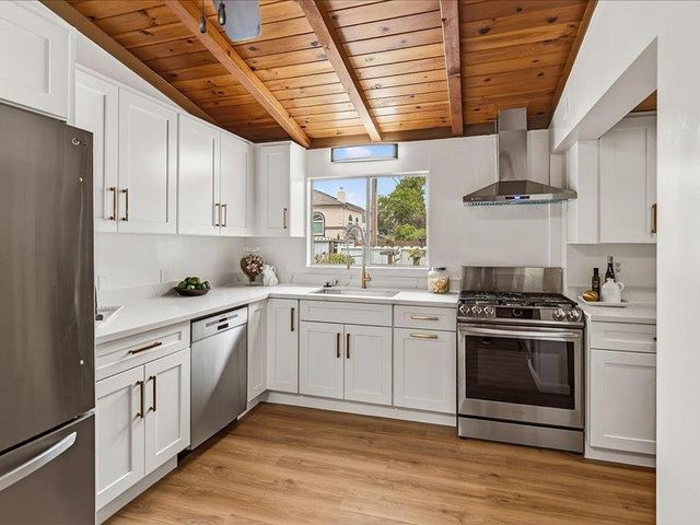 10525 Barnhart Court, Cupertino, CA 95014