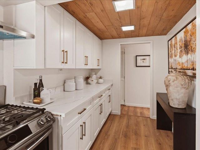 10525 Barnhart Court, Cupertino, CA 95014